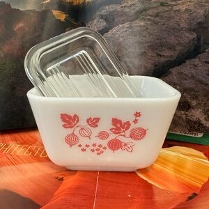 Pyrex White and Pink Gooseberry Refrigerator Dish